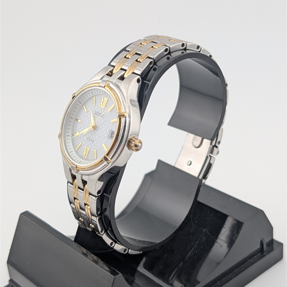 Seiko Solar V187-0AA0 Two Tone Textured Dial Minute Track Watch - Picture 5 of 11